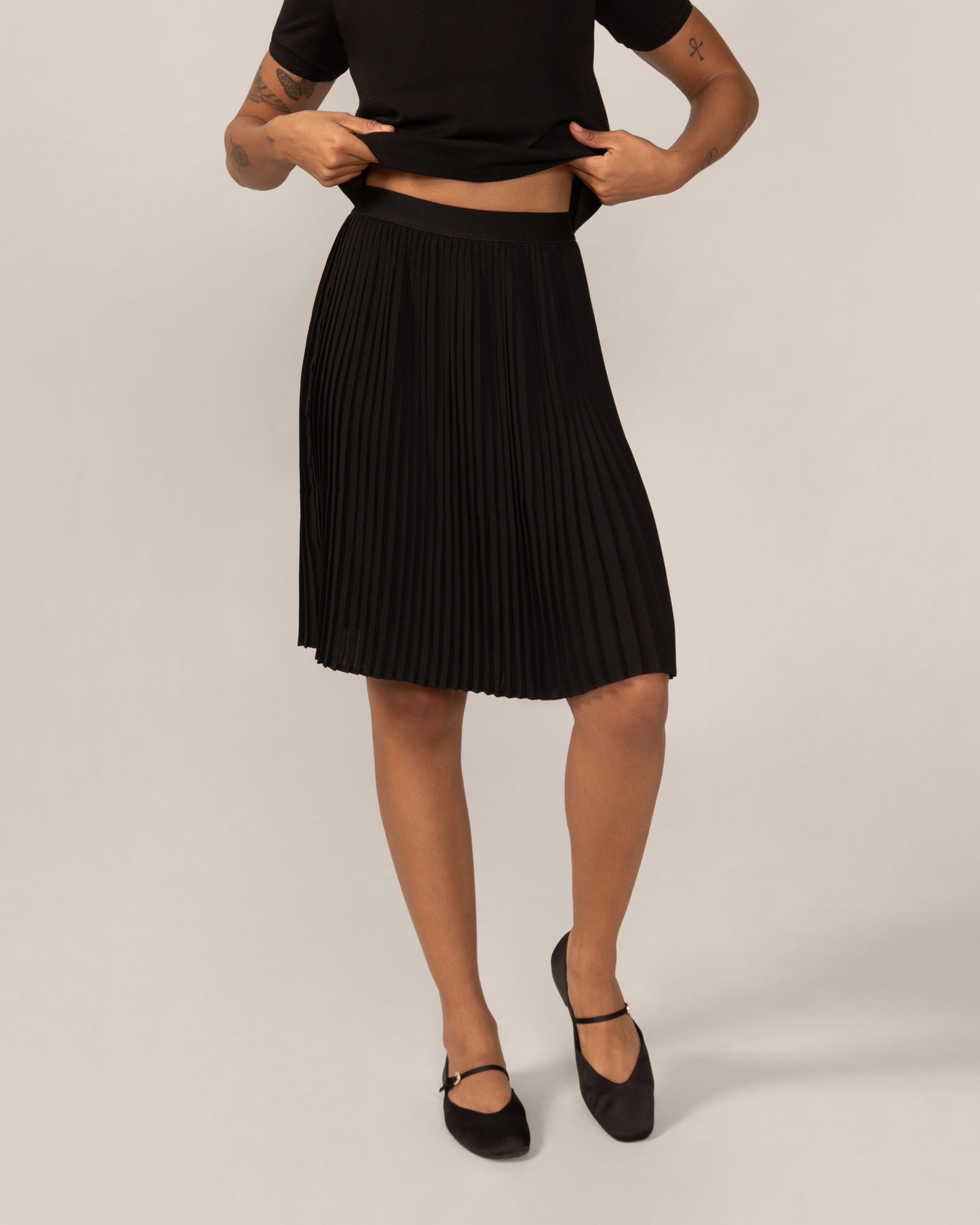 Knee-Length Pleated Skirt In Black
