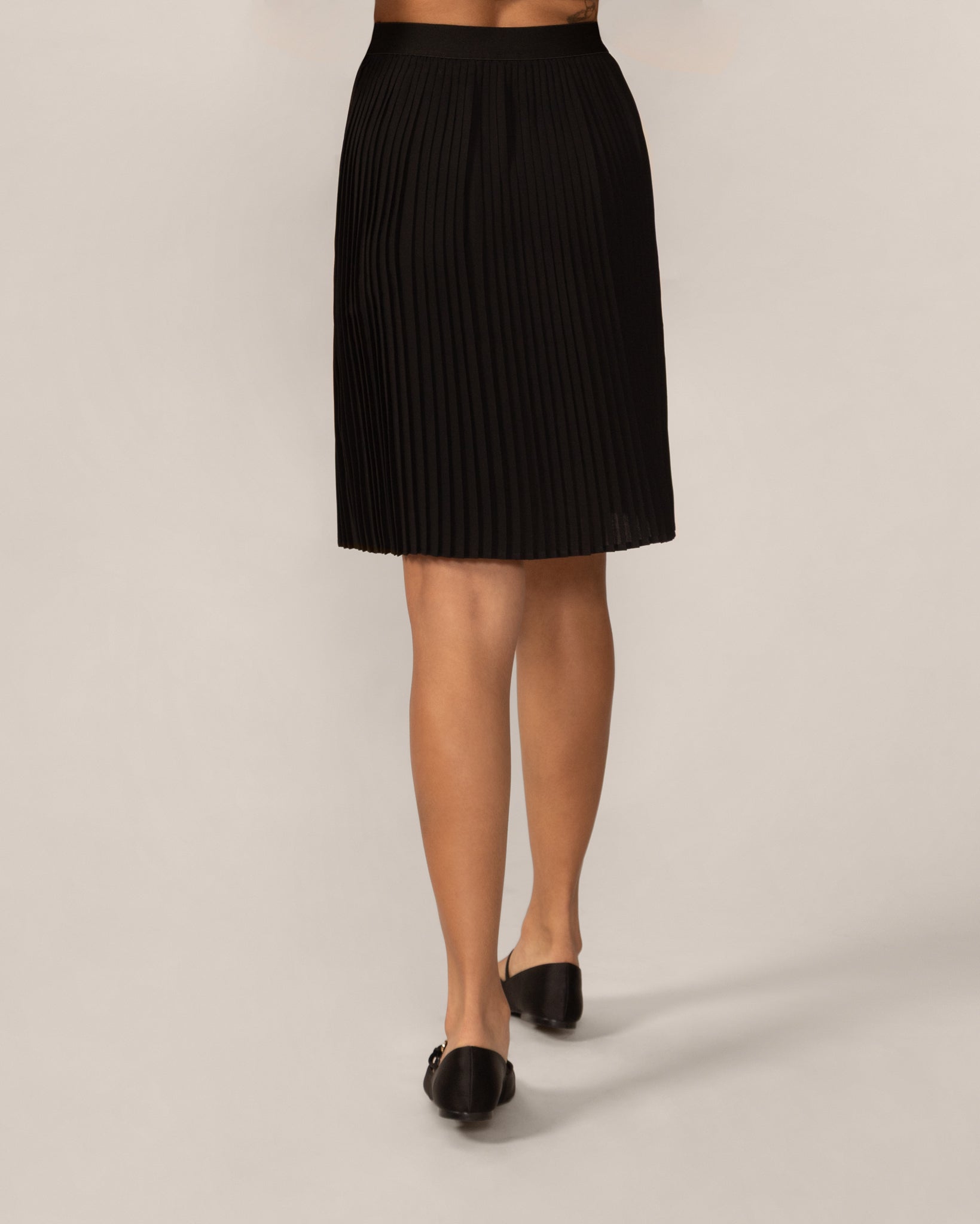 Knee-Length Pleated Skirt In Black