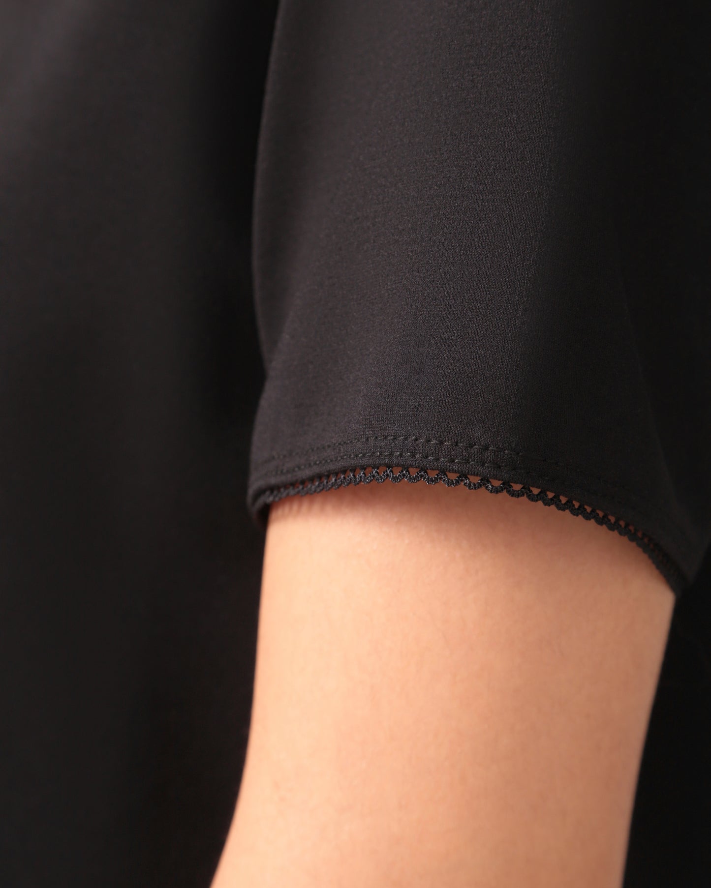 The Perfect Tee - Light Ease knit in Black
