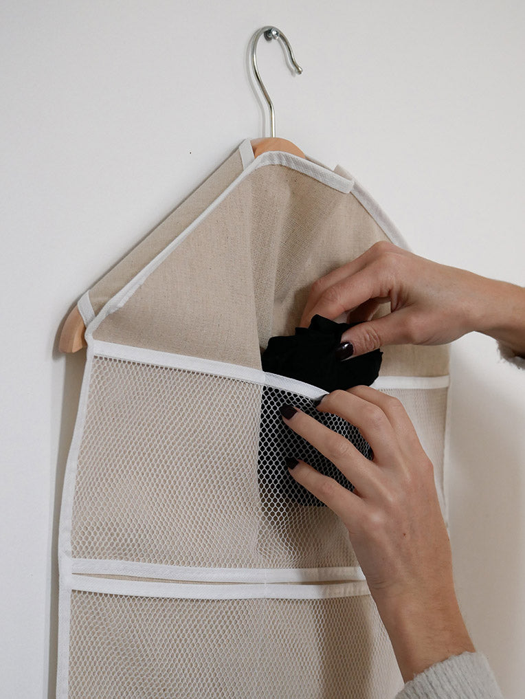 Hanging closet organizer